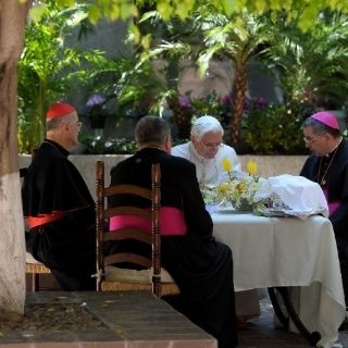 Benedicto XVI deja su casa temporal en México