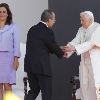 Calderón pide al Papa recordar las lágrimas de quienes ha consolado