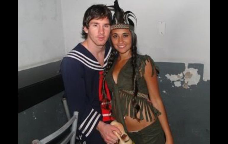 Messi y su novia, Antonella Rocuzzo. ESPECIAL  /