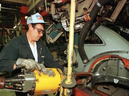 En el acuerdo se establecen las disposiciones aplicables al comercio bilateral en el sector automotriz entre ambos países. ARCHIVO  /