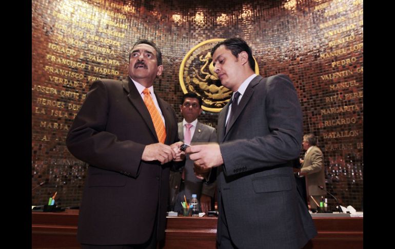 Roberto Marrufo (izq) señaló que en el Congreso se sigue además un programa de austeridad. ARCHIVO  /