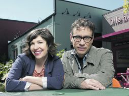 Carrie Brownstein y Fred Armisen protagonizan la serie. ESPECIAL  /