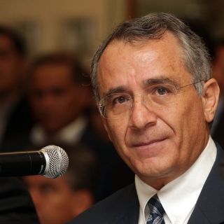 Ejecutivo analiza derogar artículo 106 de Ley de Información