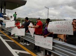 A los vecinos se les exigen ocho pesos de caseta por entrar y salir de su fraccionamiento. ARCHIVO  /