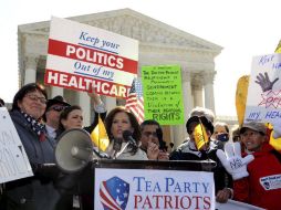Seguidores del partido Republicano y el Tea Party protestan contra la reforma de salud. EFE  /