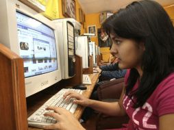 Aproximadamente seis de cada diez personas de todo el mundo usen redes sociales y foros. ARCHIVO  /