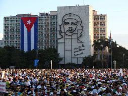 Miles de fieles se congregan en la Plaza de la Revolución José Martí, para la misa del Papa. EFE  /