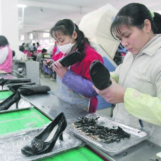 México firma acuerdo con China para restringir ingreso de calzado