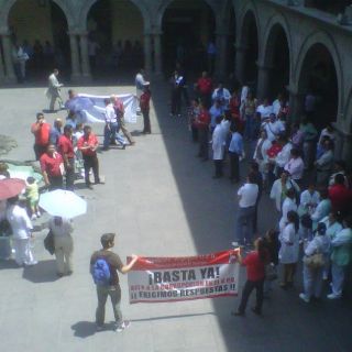 Se manifiestan trabajadores de Salud en Zapopan