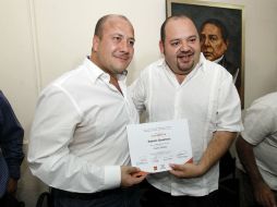 Alfaro (izq) en la presentación de Ramón Guerrero (der) como su candidato a la alcaldía de Vallarta.  /