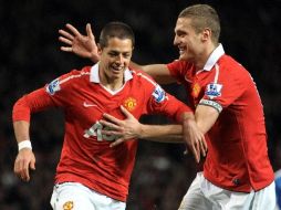 Hernández celebra que el Manchester United se posicione en la cima de la clasificación. ARCHIVO  /