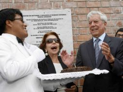 Sostuvo que la donación de toda su biblioteca personal será en reciprocidad por el cariño recibido. EFE  /