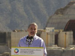 Durante su gira de trabajo, Emilio González dijo que no quieren ''por ningún motivo violar la ley''. ARCHIVO  /