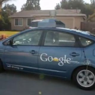 Google prueba automovil con un invidente al volante