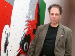 La serie de óleos visualiza grandes rostros humanos, y se compone también de dibujos del autor.  /