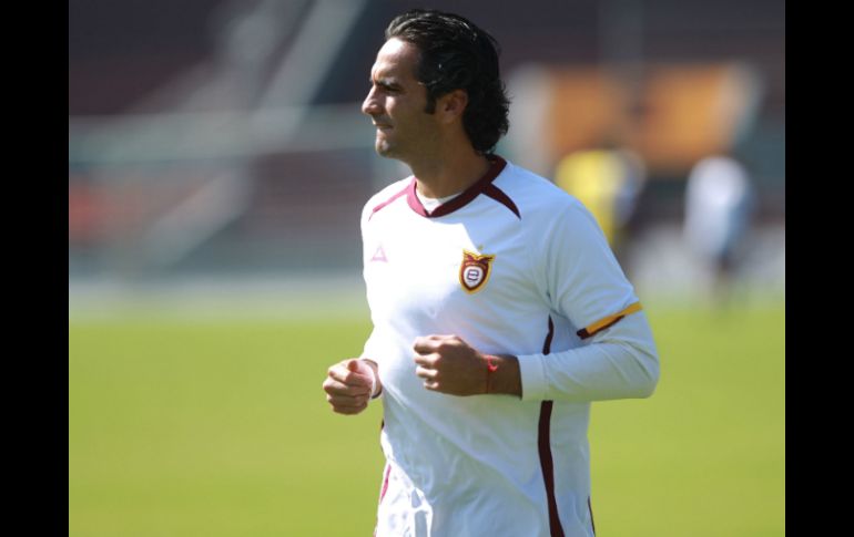 Carlos Leaño afirma que el equipo se mostrará fuerte ante la cancha pese a la presión. ARCHIVO  /