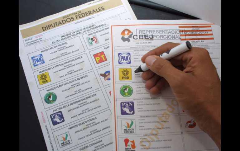 Boletas electorales. El IFE identificó varios símbolos válidos que usan los ciudadanos para marcarlas. ARCHIVO  /