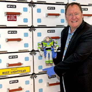 ''Buzz Lightyear'' aterriza en Museo del Espacio de EU