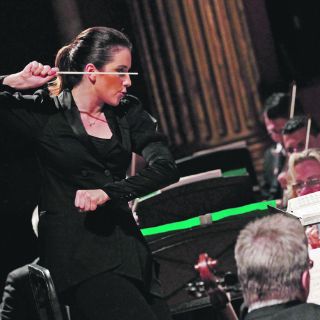 Empresarios convencen a Alondra de la Parra