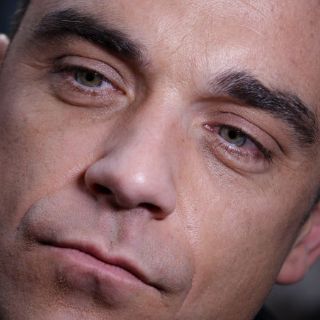 Anuncia Robbie Williams que debutará como papá