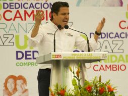 Aristóteles Sandoval, candidato a la gubernatura de Jalisco, sostuvo una reunión con cientos de mujeres en Expo Guadalajara.  /