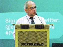 El ponente Obdulio Gaviria, ex asesor de Álvaro Uribe, recomienda confrontar a los cárteles de la droga. CORTESÍA UP  /