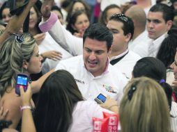 Aristóteles Sandoval ante el público femenino que se dio cita en Expo Guadalajara.  /