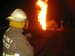 Pese al intenso humo que levantó el siniestro, las actividades en el aeropuerto se desarrollaron de manera normal.  /