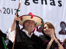 El candidato presidencial del PRI, Enrique Peña Nieto, con el traje tradicional de San Juan. NTX  /