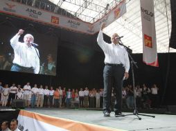 López Obrador se rehusó a hablar ''mal'' del Sol Azteca.  /