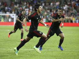 Alan Pulido celebra el gol con el que dio rumbo a la victoria mexicana en el preolimpico. AFP  /