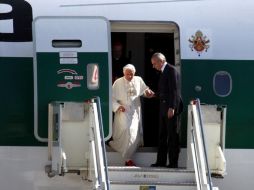 La petición del Papa Benedicto fue bien recibida por parte del presidente cubano tras la visita del Sumo Pontífice a la isla. EFE  /