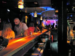 La noche se enciende en este bar. ESPECIAL  /