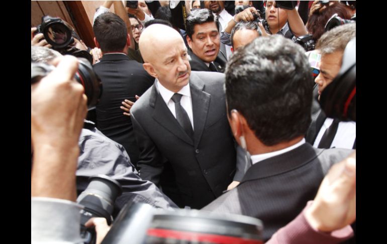 El ex presidente Carlos Salinas de Gortari permaneció una hora en el funeral de De la Madrid. EL UNIVERSAL  /