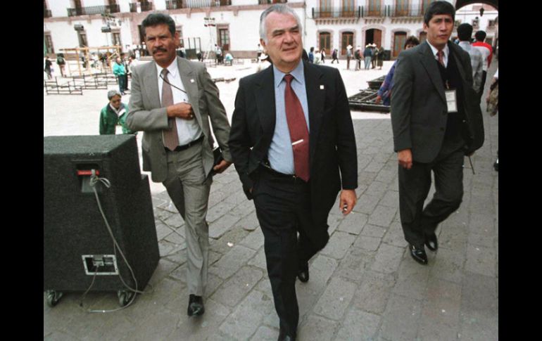 Miguel de la Madrid con el entonces director del FCE, en el primer congreso de La Lengua Española, en Zacatecas. ARCHIVO  /