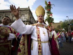 El cardenal José Francisco Robles Ortega durante la procesión del Templo de la Merced a la Catedral Metropolitana.  /