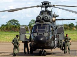 Uno de los helicópteros brasileños que aterrizaron hoy en Villavicencio y que se usarán en la liberación de prisioneros de las FARC. AP  /