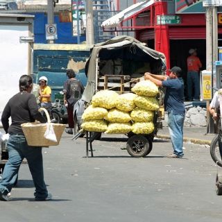 El Abastos llega rebasado a su cumpleaños 45