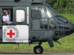 Piedad Córdoba llega para esperar indicaciones de las FARC y recoger a los rehenes. AFP  /