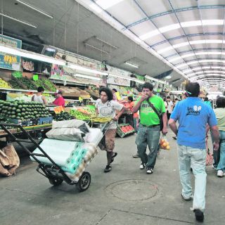 Pugnan por un centro logístico de distribución