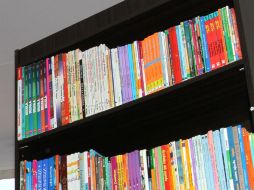 Los precios de los volúmenes van de los 20 a los 400 pesos, según sea el texto y la casa editorial. ARCHIVO  /