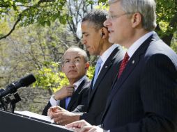 Calderón (izq), Obama (C) y Harper (der) empezaron el evento a las 11:15 horas locales. REUTERS  /