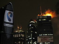 Vista del incendio en la Torre Europa. No han reportado víctimas hasta el momento. EFE  /