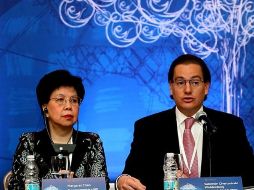 La directora de la OMS, Margaret Chan, y el secretaría de Salud, Salomón Chertorivski,  durante el foro. EL UNIVERSAL  /