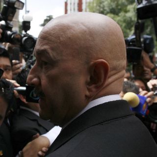 Salinas de Gortari felicita a Calderón por homenaje