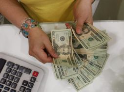 En la capital de Nuevo León, el dólar alcanzó su precio máximo a la venta, de 13.05 pesos por unidad.  /