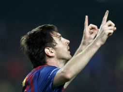 Lionel Messi marcó sus dos tantos en la primera mitad y facilitó el tercero de Andrés Iniesta. REUTERS  /