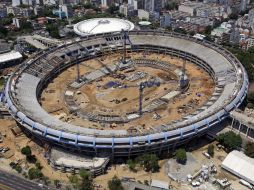 A primera vista parece que falta mucho en las reparación y construcción de los estadios. AFP  /