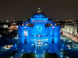 El Palacio de Bellas Artes fue iluminado con una luz emitida a través de más de una decena de reflectores. ESPECIAL  /