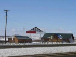 La ciudad incluye un puesto de gasolina, los buzones de correo de EU y una escuela construida en 1905. ESPECIAL  /